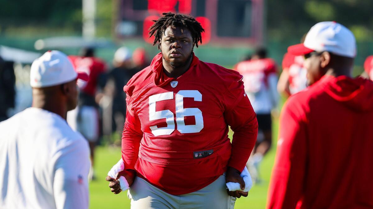 外媒：NFL历史最重球员戴斯蒙德-沃森被坦帕湾海盗队裁掉